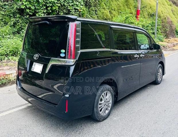 Toyota Noah 2.0 FWD (8 Seater) 2018 Black
