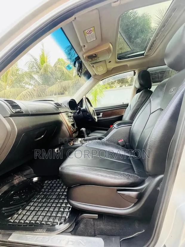 SsangYong Rexton 2014 Silver