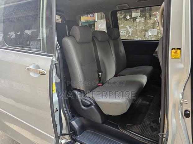 Toyota Noah 2011 Silver