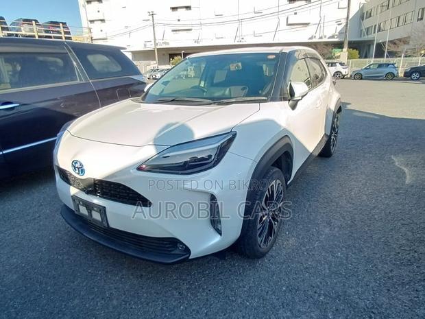 Toyota Yaris 2021 Pearl