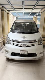 Toyota Noah 2.0 143hp AWD (8 Seater) 2012 Pearl for sale