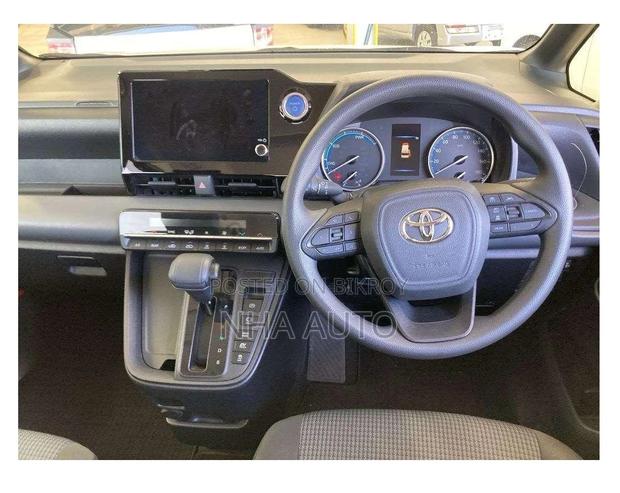 Toyota Noah 2022 Pearl
