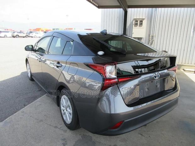Toyota Prius L FWD 2020 Gray
