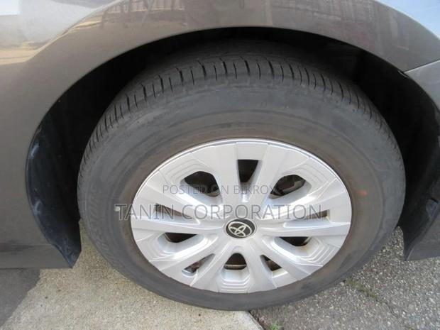 Toyota Prius L FWD 2020 Gray