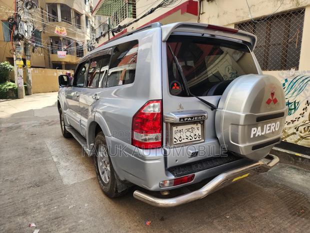 Mitsubishi Pajero 2003 Silver