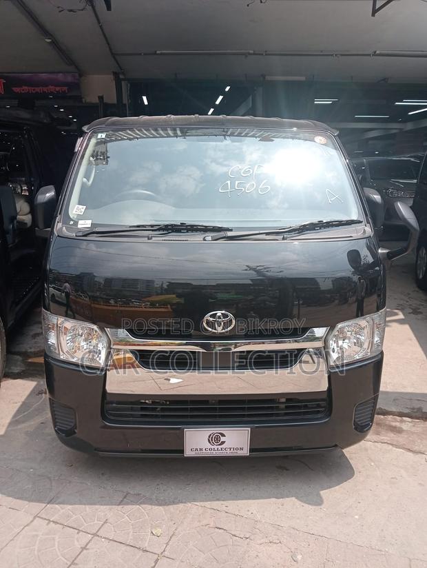Toyota Grand HiAce 2001 Black