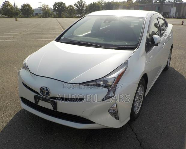 Toyota Prius 2018 Pearl