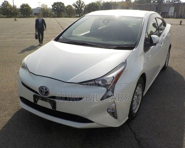 Toyota Prius 2018 Pearl