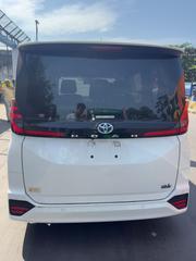 Toyota Noah 2022 White for sale