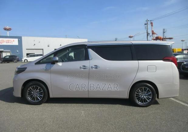 Toyota Alphard 2.5 Hybrid AWD 2021 Beige