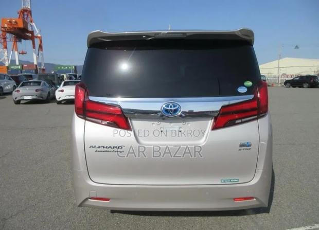 Toyota Alphard 2.5 Hybrid AWD 2021 Beige