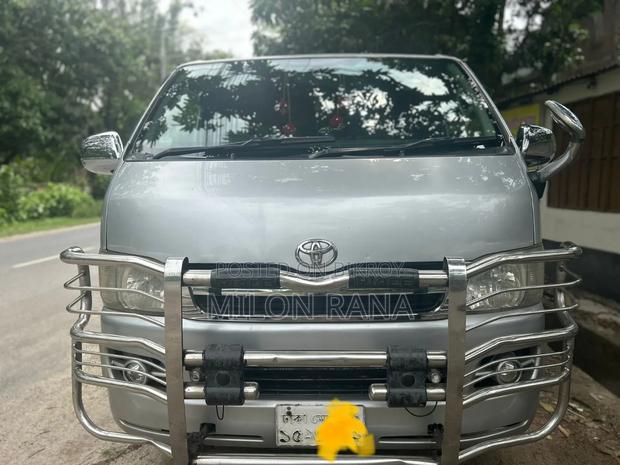 Toyota HiAce 220 2007 Silver