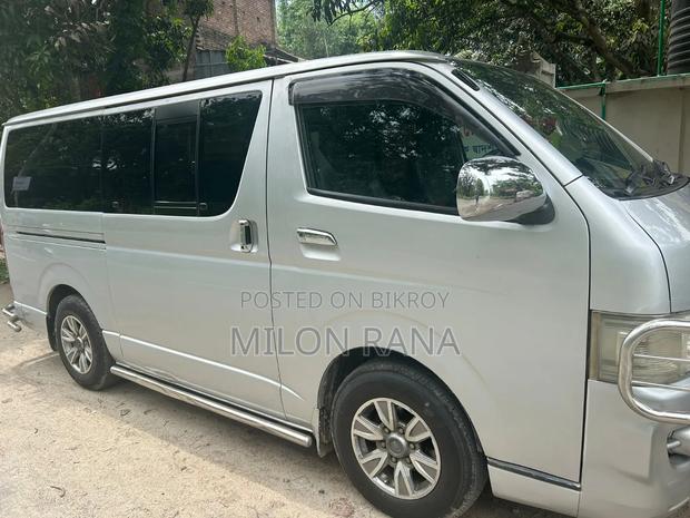 Toyota HiAce 220 2007 Silver