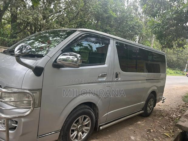 Toyota HiAce 220 2007 Silver