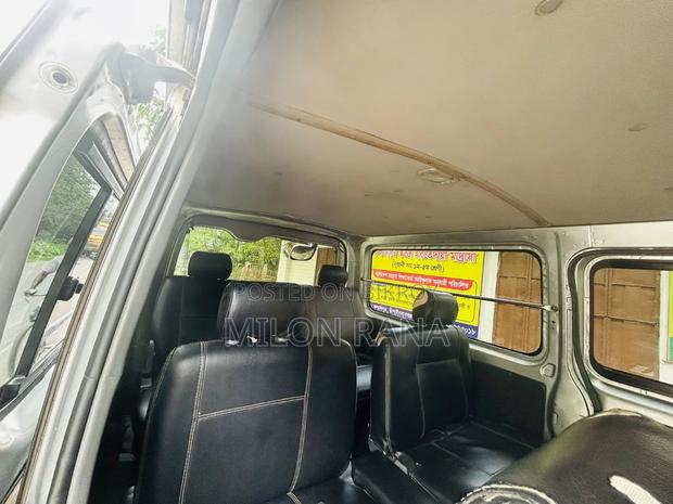 Toyota HiAce 220 2007 Silver