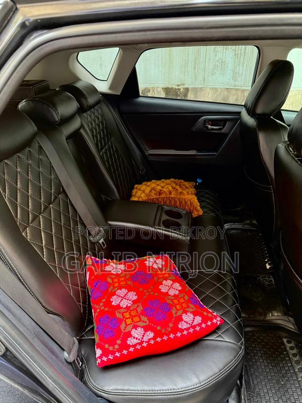 Toyota Auris 2012 Black