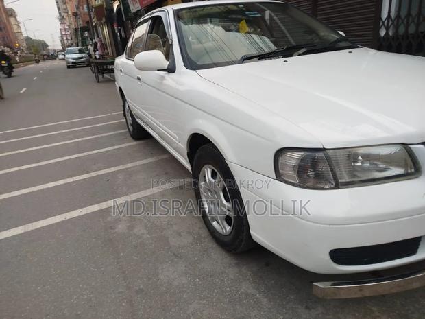 Nissan Sunny 2003 White
