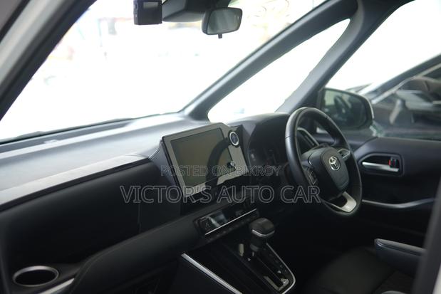 Toyota Noah 2022 White