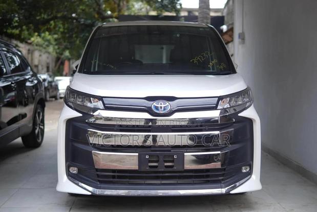 Toyota Noah 2022 White