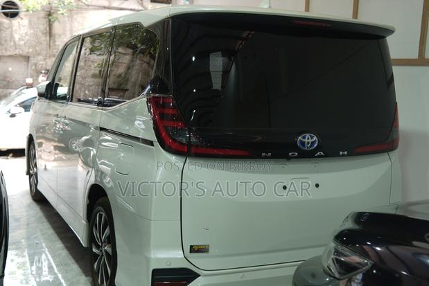 Toyota Noah 2023 White