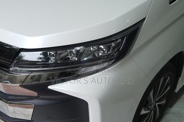 Toyota Noah 2023 White