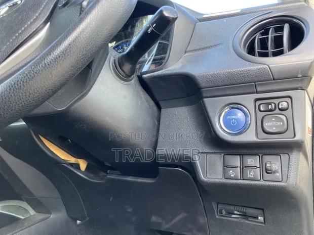 Toyota Axio 2021 Silver