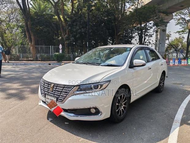 Toyota Premio 2018 Pearl