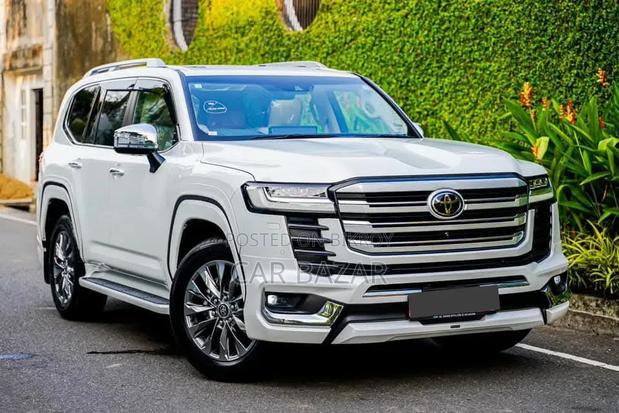Toyota Land Cruiser LC300 2023 Pearl