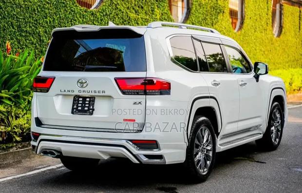Toyota Land Cruiser LC300 2023 Pearl