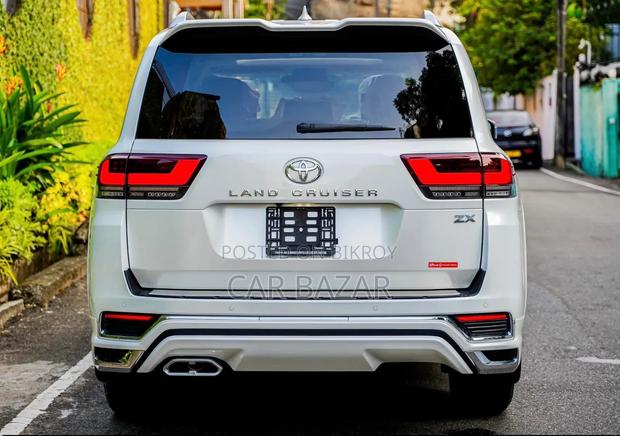 Toyota Land Cruiser LC300 2023 Pearl