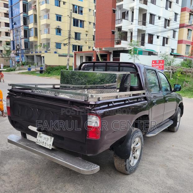 Toyota Hilux 2004 Black