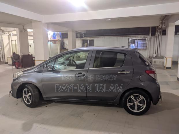 Toyota Vitz 2011 Gray
