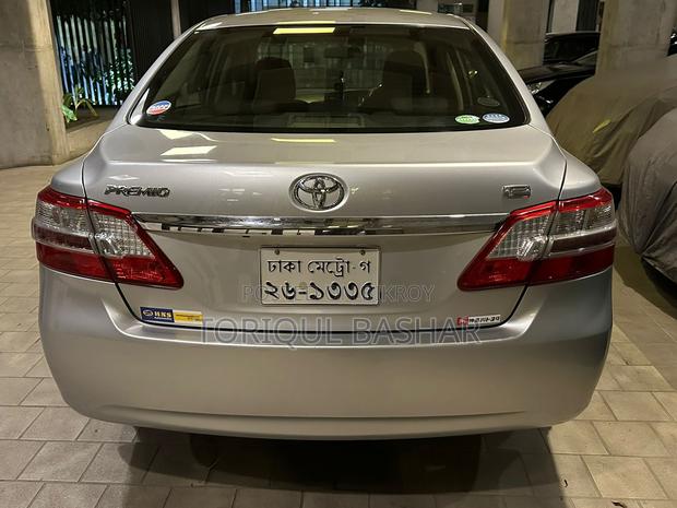Toyota Premio 2013 Silver