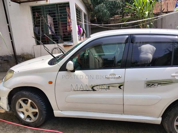 Toyota RAV4 Automatic 2002 White