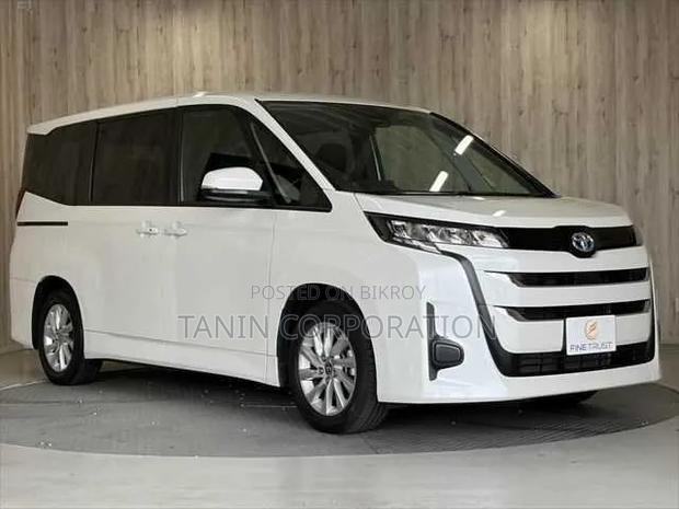 Toyota Noah 2022 Pearl