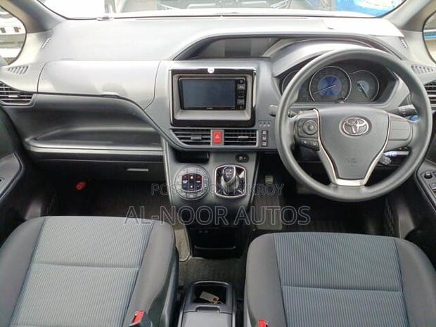 Toyota Noah 2021 Pearl