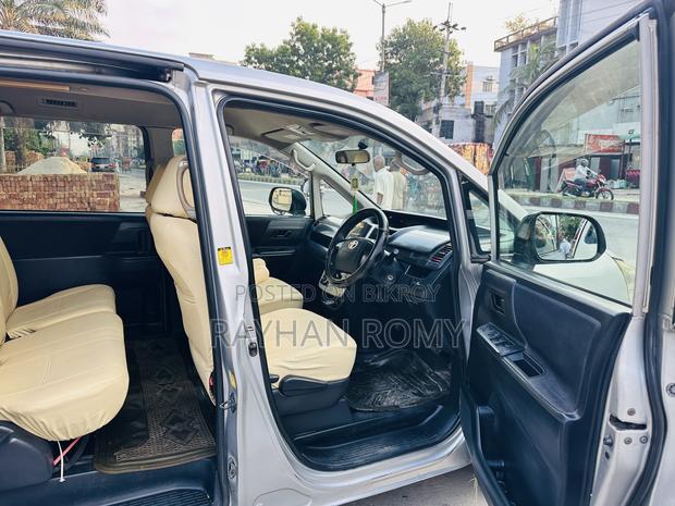 Toyota Noah 2010 Silver