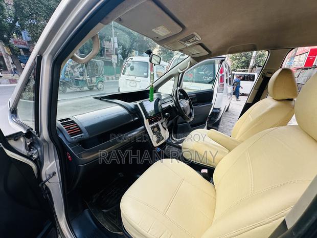 Toyota Noah 2010 Silver