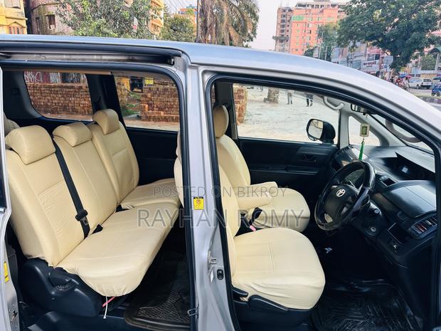 Toyota Noah 2010 Silver