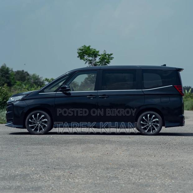 Toyota Noah 2022 Black