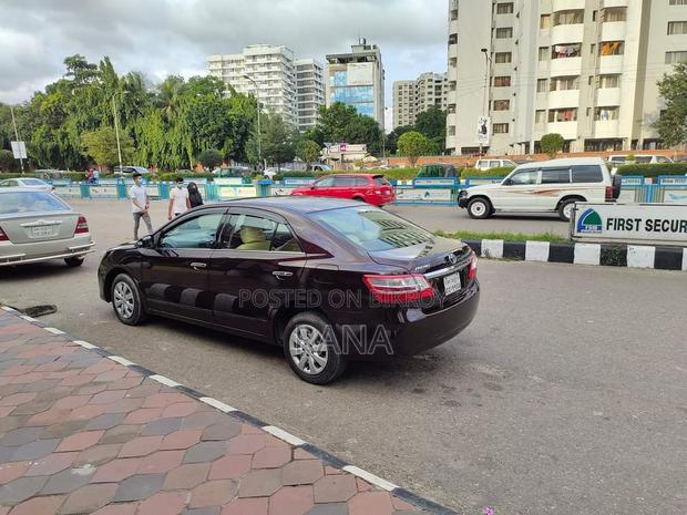 Toyota Premio 2011 Red