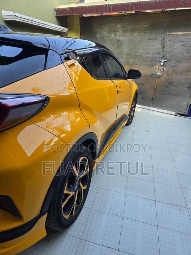Toyota C-Hr 2017 Yellow