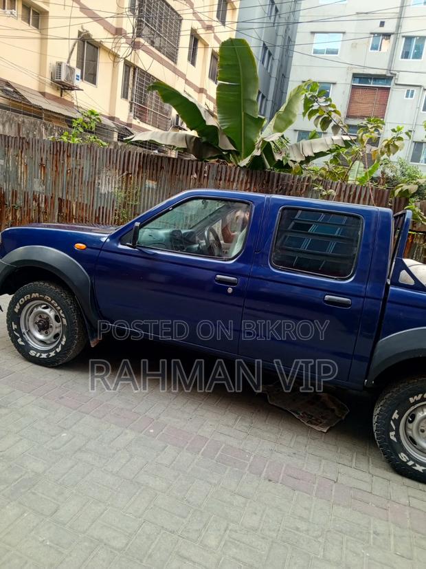 Nissan Pick-Up 2006 Blue