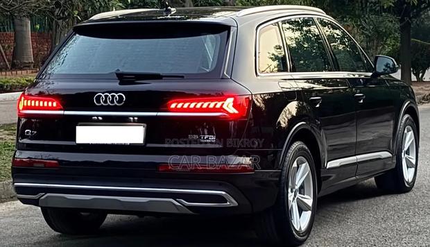 Audi Q7 Premium Plus 2022 Black