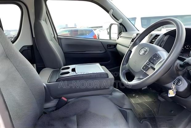 Toyota HiAce 2021 White
