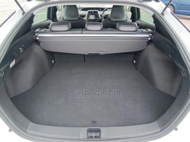 Toyota Prius Limited 2021 Pearl