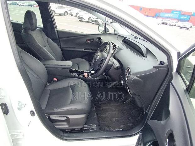 Toyota Prius Limited 2021 Pearl