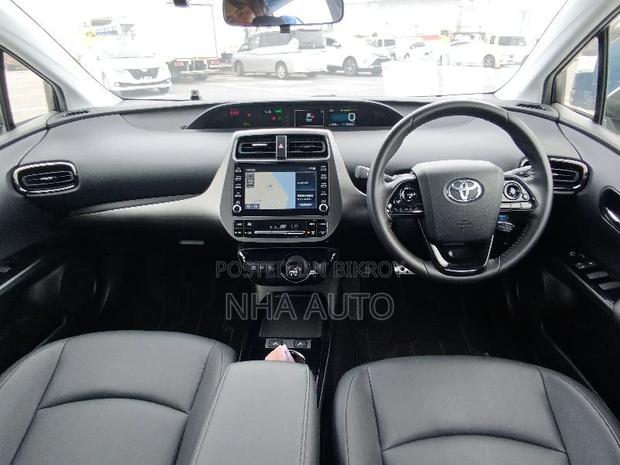 Toyota Prius Limited 2021 Pearl