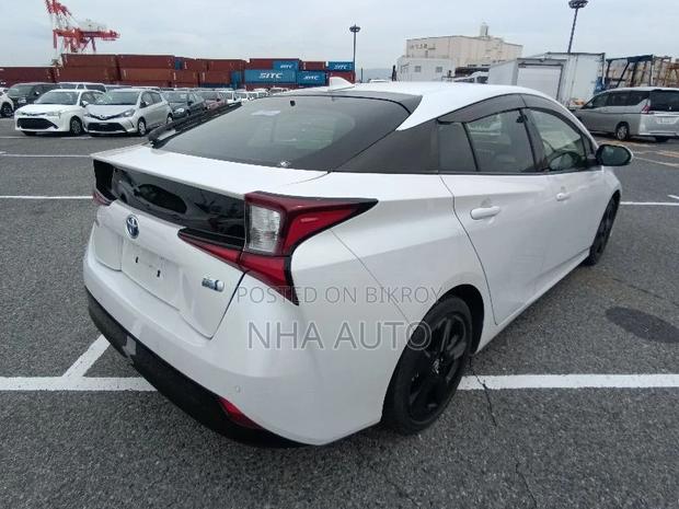 Toyota Prius Limited 2021 Pearl