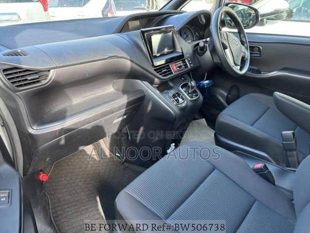 Toyota Noah 2021 Silver